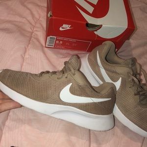 Nike Tanjun Shoes 🥵